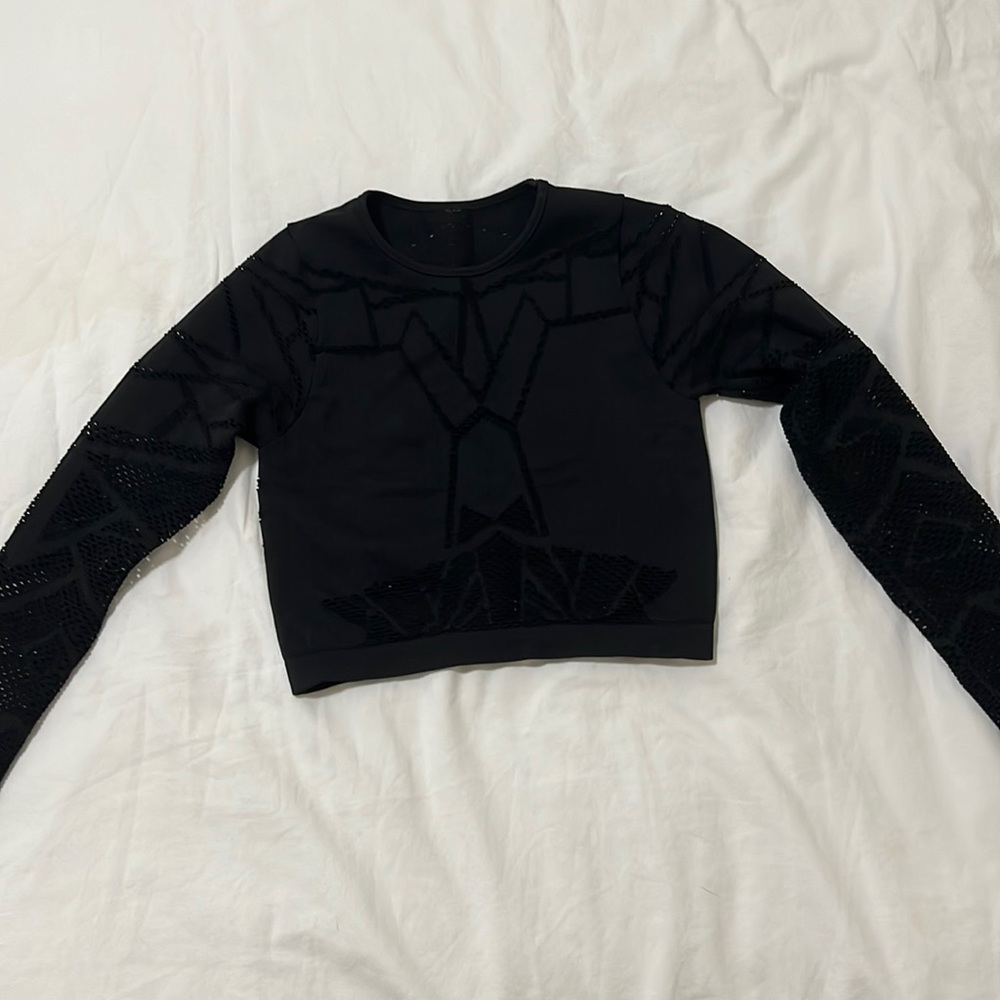 Black long sleeve crop top
